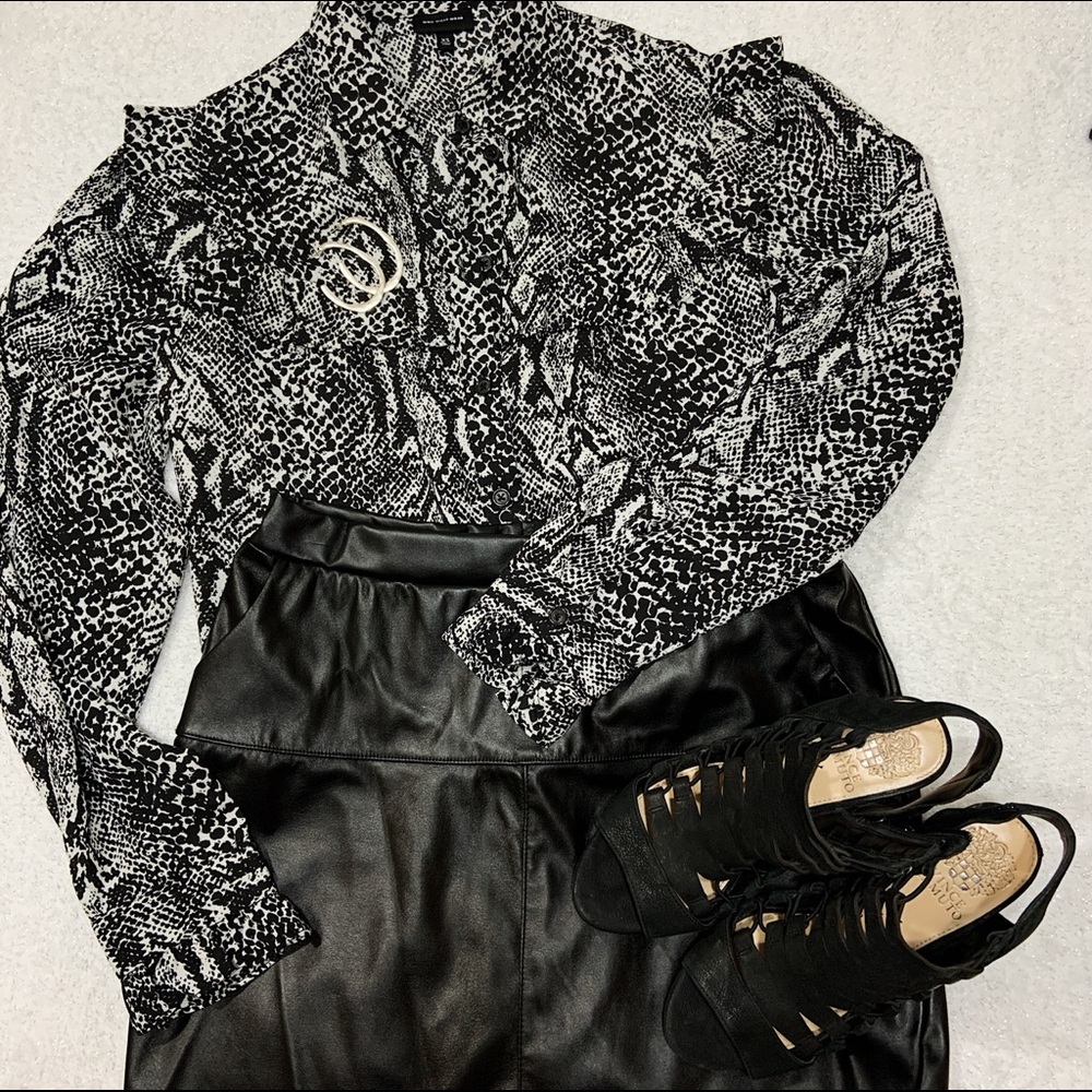 WHO WHAT WEAR Blouse- snake pattern